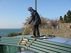 Hoja po bazenski strehi